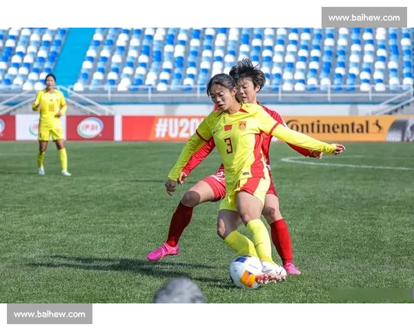 从女足拼搏到男足较量看中国足球赛场的不同力量与期待未来走向